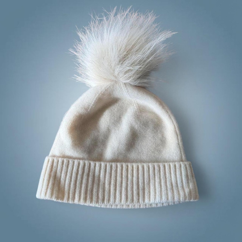 Nordstrom Cashmere Cream Knit Beanie w/ Fur Pom